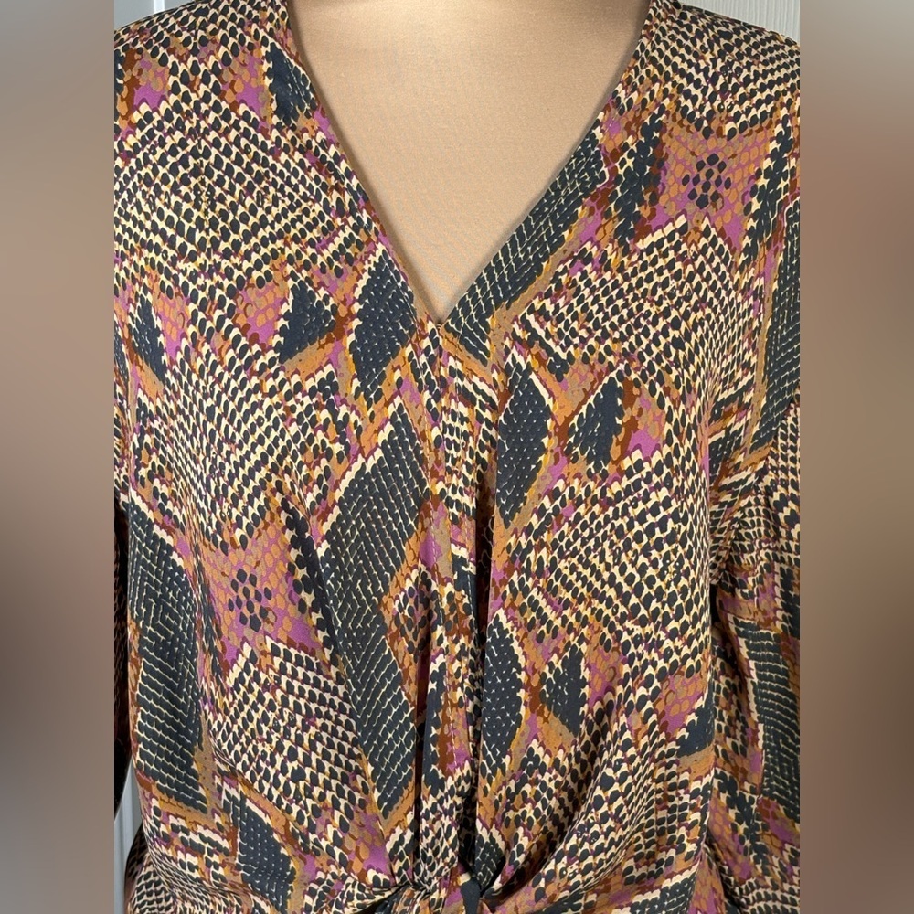 Adrienne Vibrant Patterned V-Neck Blouse NWT Small - Picture 7 of 9